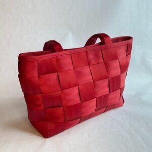 Harveys Red Original Seatbelt Bag Medium Size with Magnetic Closure